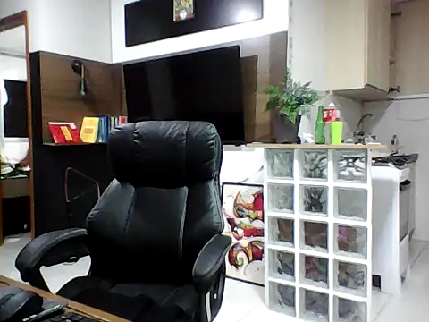 Snapshot of FabioZoe1 chatting on April 2026 01:08:01 AM FabioZoe1 online show from April 2026 01:08:01 AM