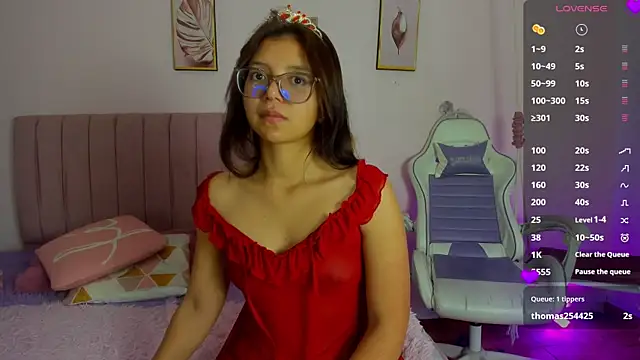 Zoow bluussh online show from April 2026 12:36:01 PM