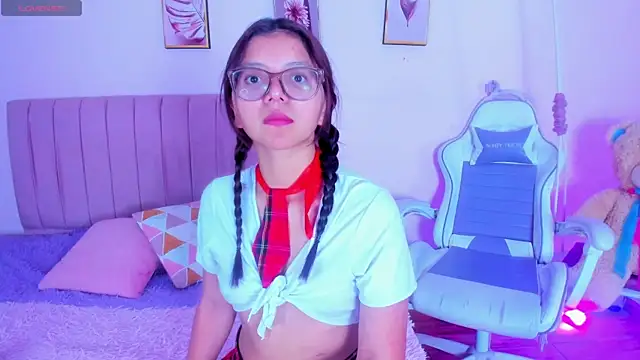 Zoow bluussh online show from April 2026 12:06:01 PM