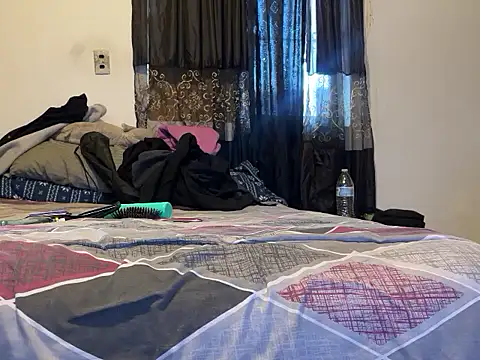 enimanocturno online show from February 2026 12:01:01 AM