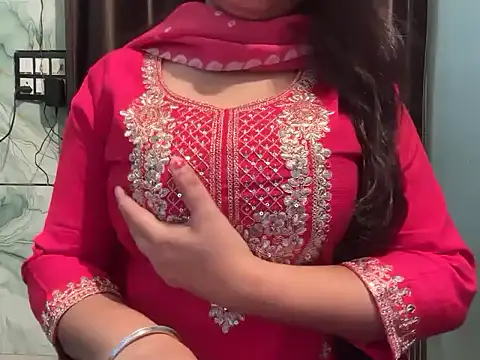 Snapshot of Avneet_kaurr1 chatting on May 2026 02:17:02 AM Avneet kaurr1 online show from May 2026 02:17:02 AM
