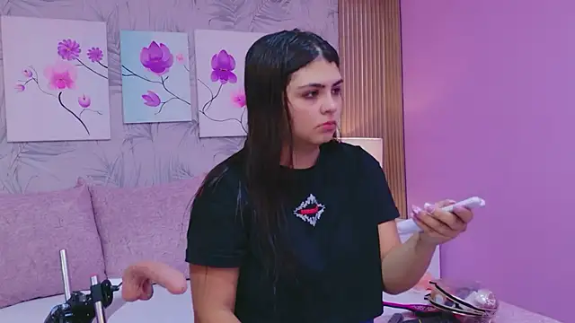 EmmaLeens online show from April 2026 12:00:02 PM