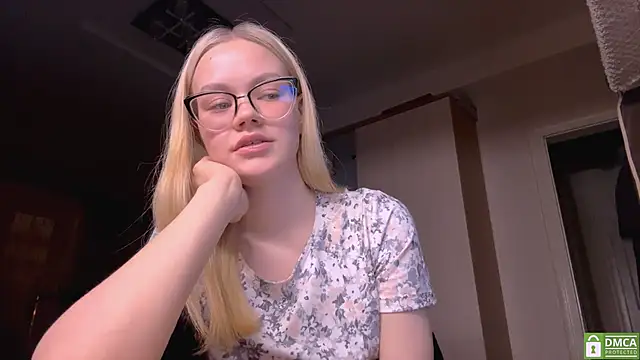 MiaCashe online show from February 2026 05:33:01 PM