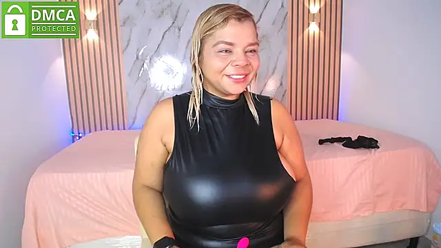 CasieBigtits online show from May 2026 12:57:01 PM