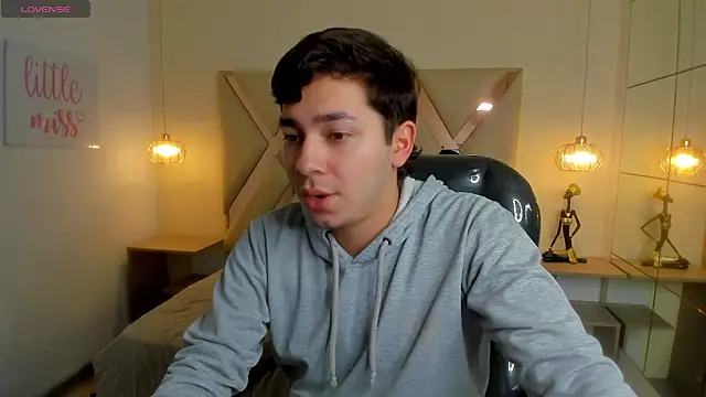 Julian Smith21 online show from March 2026 03:40:01 PM