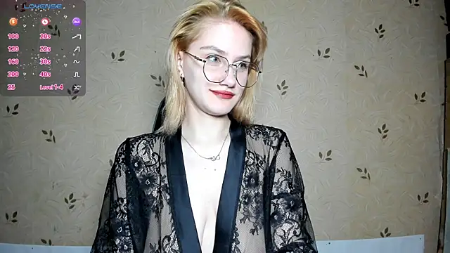 NicoleDaviss online show from June 2026 07:23:01 PM