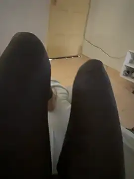 Snapshot of Cristal2342 chatting on February 2026 01:32:02 PM Cristal2342 online show from February 2026 01:32:02 PM