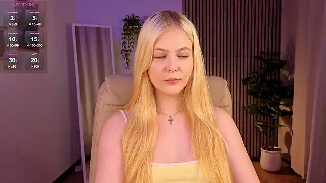 Snapshot of Elle_Funning chatting on March 2026 08:42:02 AM Elle Funning online show from March 2026 08:42:02 AM