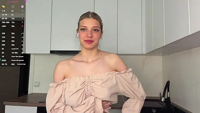 Carolini i online show from June 2026 04:13:02 PM