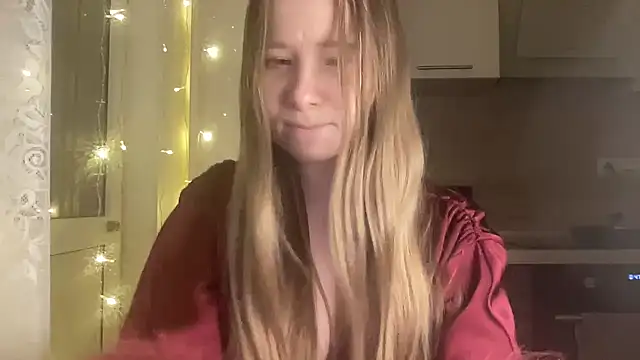 cutefoxieee online show from April 2026 09:32:01 PM