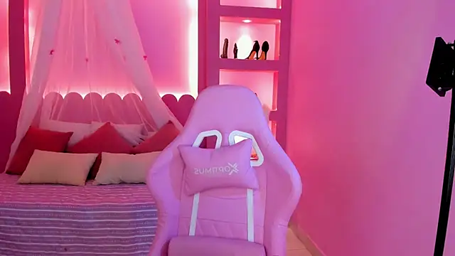 Holy Lux online show from February 2026 11:10:01 AM