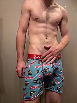 Aarondeweese27 online show from April 2026 10:36:01 PM