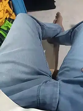 Snapshot of magicmovemen chatting on February 2026 05:28:02 AM magicmovemen online show from February 2026 05:28:02 AM