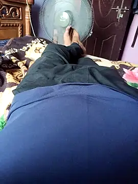 Snapshot of magicmovemen chatting on February 2026 10:38:01 AM magicmovemen online show from February 2026 10:38:01 AM