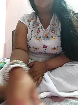 Moonae online show from March 2026 12:23:01 PM