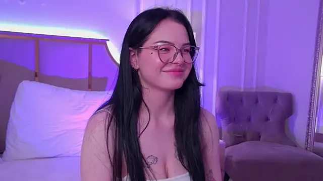Snapshot of CindyMil chatting on June 2026 10:37:02 AM CindyMil online show from June 2026 10:37:02 AM