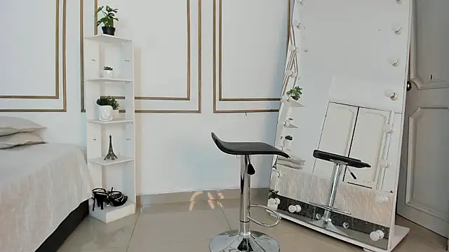 emily gaviria1 online show from March 2026 12:11:01 PM