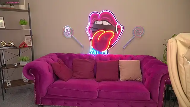 Snapshot of DawnGwin chatting on March 2026 01:36:02 PM DawnGwin online show from March 2026 01:36:02 PM