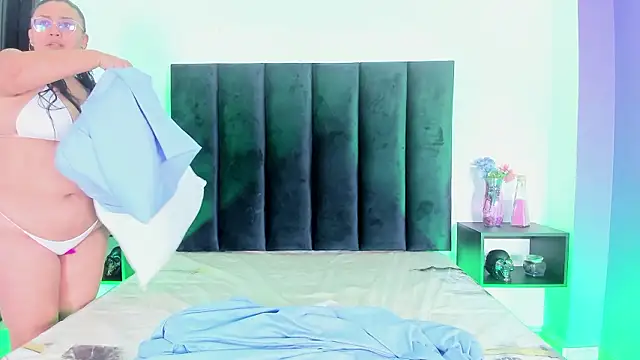 scarlet  ray  online show from March 2026 11:57:01 AM