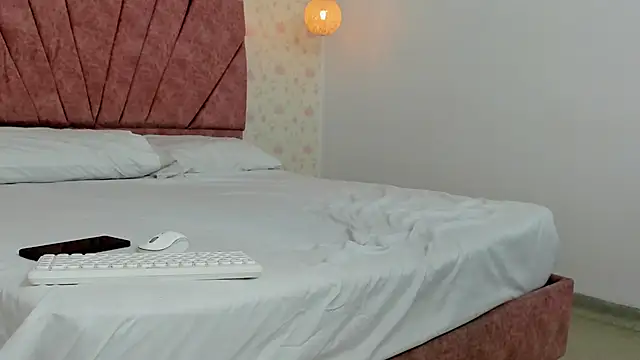 Snapshot of Nina_Moom chatting on February 2026 12:28:02 PM Nina Moom online show from February 2026 12:28:02 PM