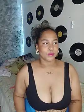 Snapshot of medusafox_ chatting on May 2026 04:32:02 AM medusafox online show from May 2026 04:32:02 AM