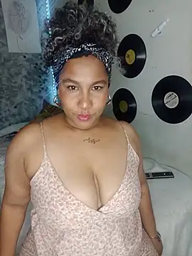 Snapshot of medusafox_ chatting on June 2026 05:01:01 AM medusafox online show from June 2026 05:01:01 AM