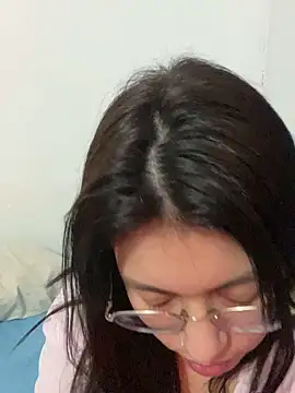 Snapshot of DimeAria chatting on April 2026 05:52:01 PM DimeAria online show from April 2026 05:52:01 PM