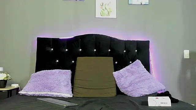 Eros Lux online show from April 2026 12:27:02 PM