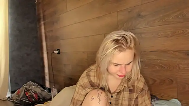 AmmyLuu online show from May 2026 12:32:02 PM