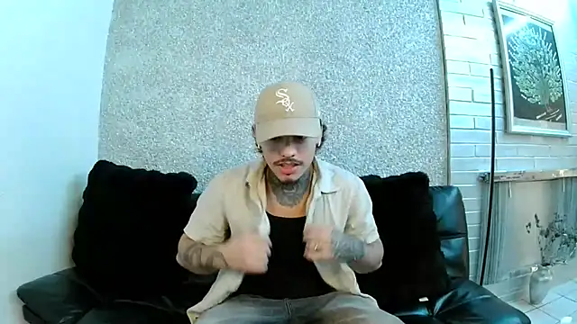 Snapshot of SNAKEARM chatting on March 2026 09:10:01 PM SNAKEARM online show from March 2026 09:10:01 PM