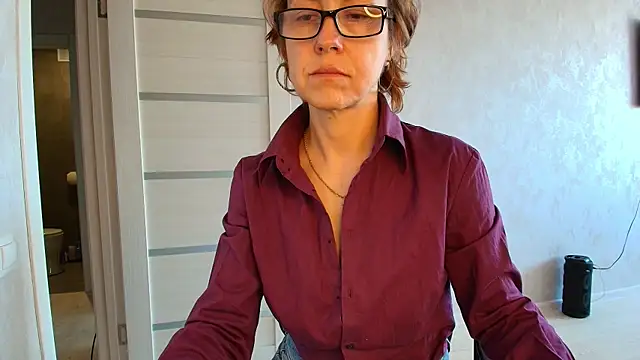 Snapshot of LioraWeiss chatting on May 2026 07:16:01 AM LioraWeiss online show from May 2026 07:16:01 AM