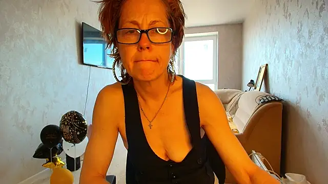 Snapshot of LioraWeiss chatting on May 2026 06:52:02 AM LioraWeiss online show from May 2026 06:52:02 AM