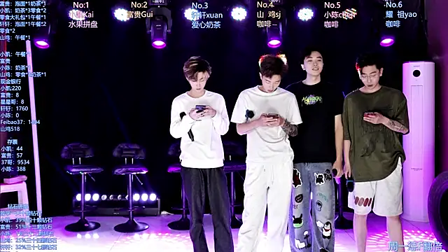 Snapshot of AOA-boy chatting on April 2026 01:15:01 AM AOA-boy online show from April 2026 01:15:01 AM