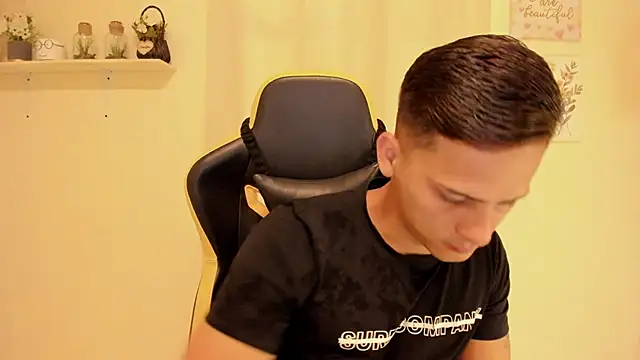 sexy andres01 online show from May 2026 01:40:01 PM