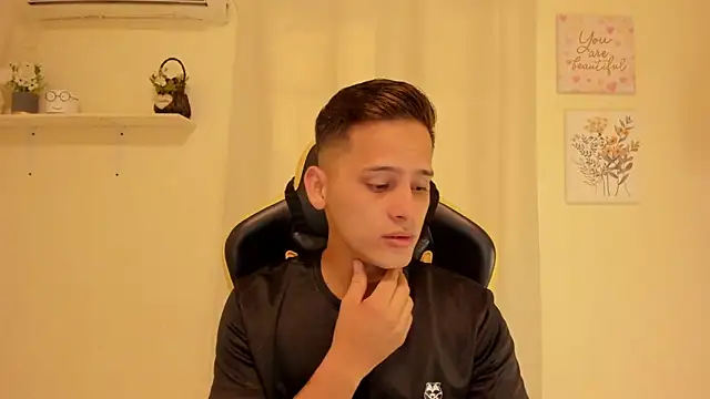 sexy andres01 online show from May 2026 01:39:02 PM