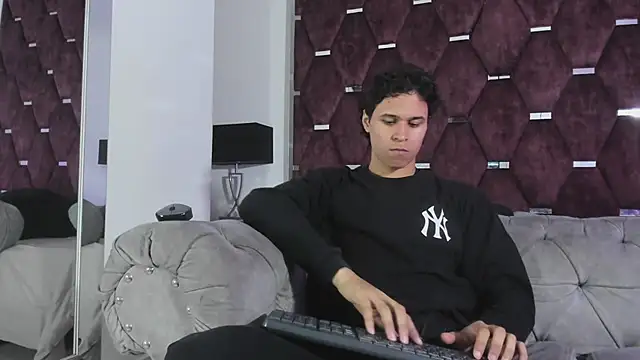 Snapshot of TonyBenedetti chatting on July 2026 08:46:02 PM TonyBenedetti online show from July 2026 08:46:02 PM