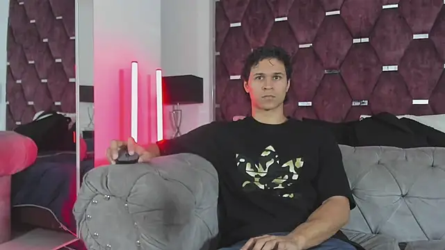 Snapshot of TonyBenedetti chatting on July 2026 08:18:01 PM TonyBenedetti online show from July 2026 08:18:01 PM