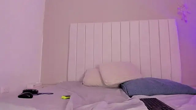 sophia walkett  online show from April 2026 02:11:02 PM