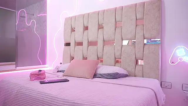 liasuaza online show from April 2026 12:27:01 PM