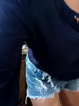 yuliitza4 online show from April 2026 03:37:01 PM