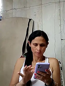Snapshot of yuliitza4 chatting on May 2026 01:16:02 PM yuliitza4 online show from May 2026 01:16:02 PM