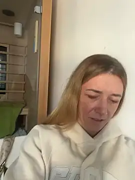 Snapshot of FitAnna chatting on February 2026 03:45:02 PM FitAnna online show from February 2026 03:45:02 PM