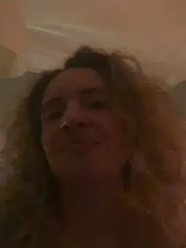 Snapshot of curlyirishgirl chatting on February 2026 10:08:02 PM curlyirishgirl online show from February 2026 10:08:02 PM