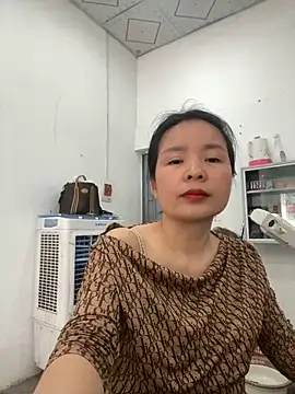 Ivy Trix2 online show from March 2026 05:24:02 AM