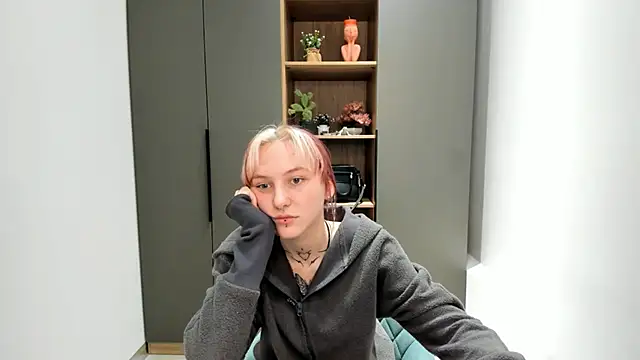 LilySalmond online show from February 2026 10:26:02 AM