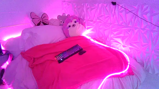 Snapshot of Moongirl117 chatting on February 2026 04:41:01 PM Moongirl117 online show from February 2026 04:41:01 PM