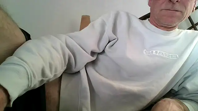 Snapshot of Geiler2203 chatting on February 2026 04:06:01 PM Geiler2203 online show from February 2026 04:06:01 PM