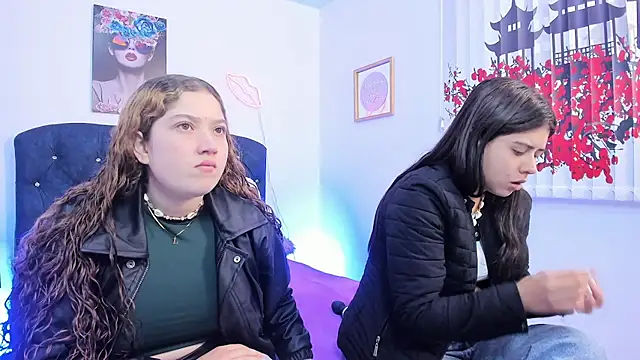 valeria and zoe online show from April 2026 01:33:02 PM