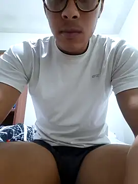 Snapshot of SweetMig chatting on February 2026 04:13:02 AM SweetMig online show from February 2026 04:13:02 AM