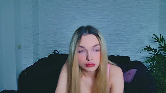 LannaSkyy online show from April 2026 07:20:02 PM